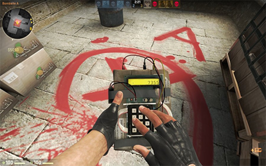 Die Spielfigur legt eine zeitgesteuerte Bombe an einem rot markierten Bombenplatz ab.