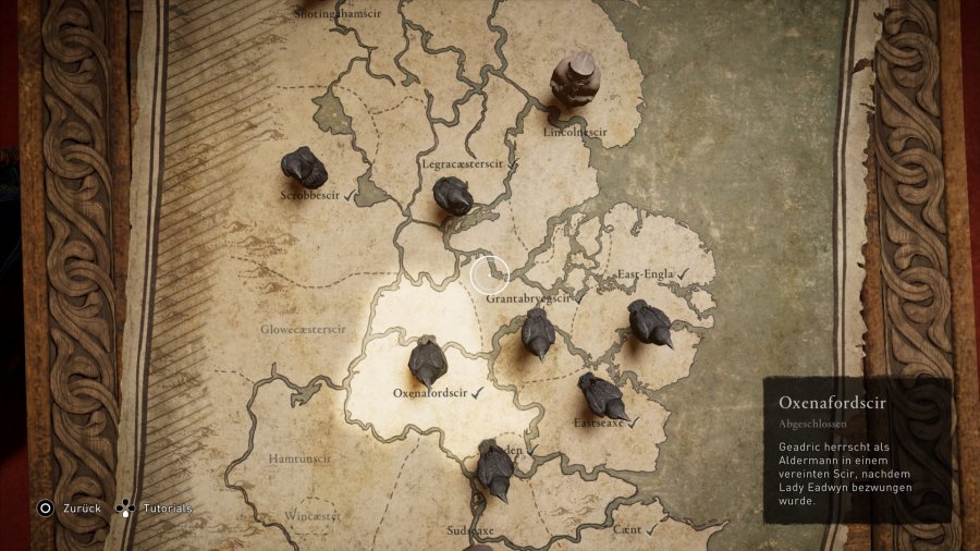 Ein in verschiedene Gebiete eingeteilte Landkarte ist von oben zu sehen. Sie erweckt den Eindruck auf Pergament gezeichnet zu sein. Rabenfiguren kennzeichnen Besitztümer.