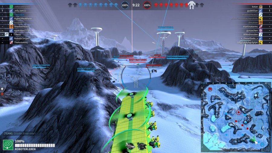 Ein Screenshot aus dem Spiel Robocraft. Als eigenes Spielgerät ist ein hellgrüner Hubschrauber mit drei Rotoren und vielen Waffen zu sehen. Unten rechts ist eine Minimap, die Gegner als rote Punkte anzeigt.
